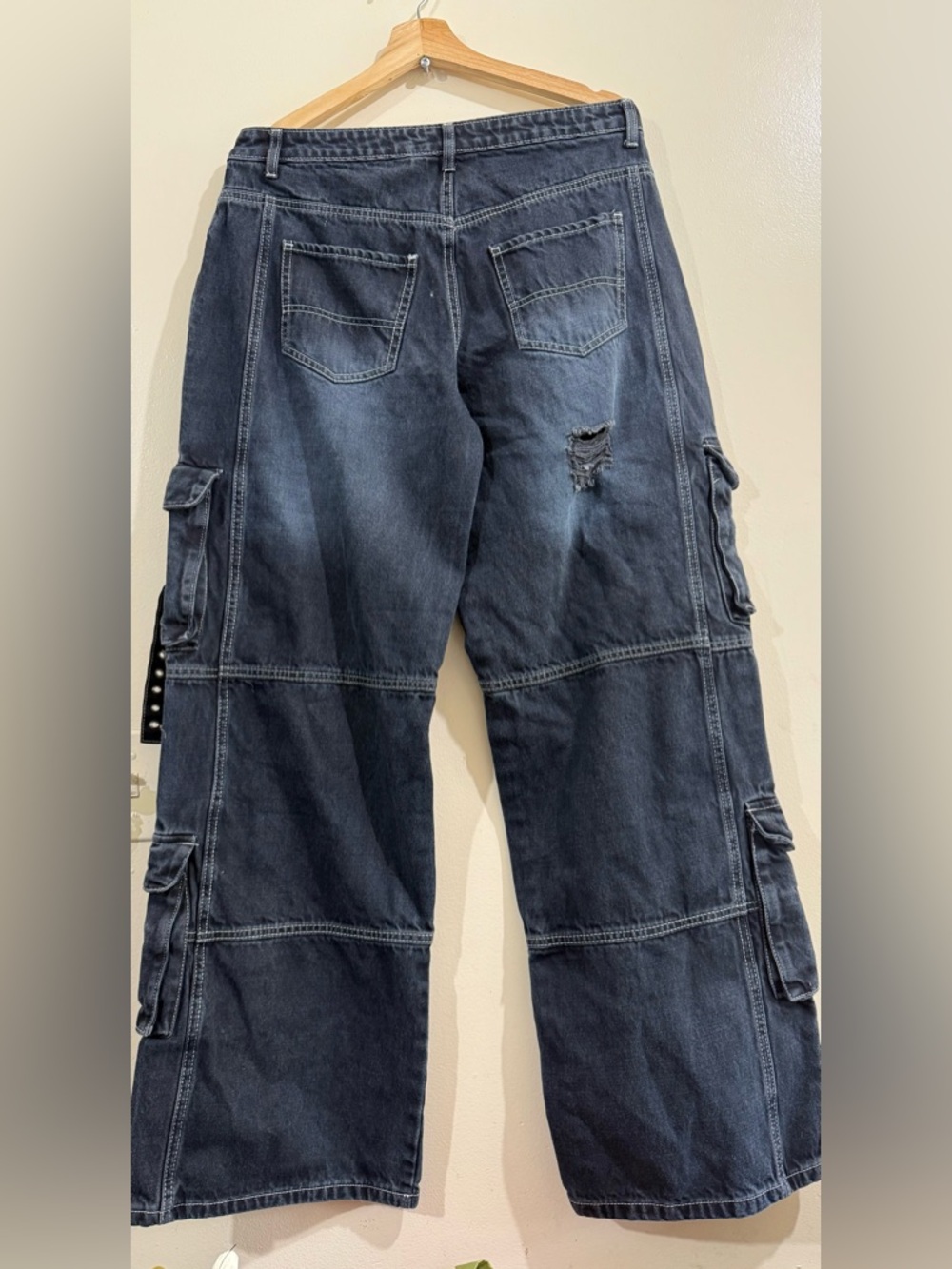 DAISY STREET High-Rise Black Wide-Leg Cargo Jeans with Grommet Straps - Picture 3 of 7